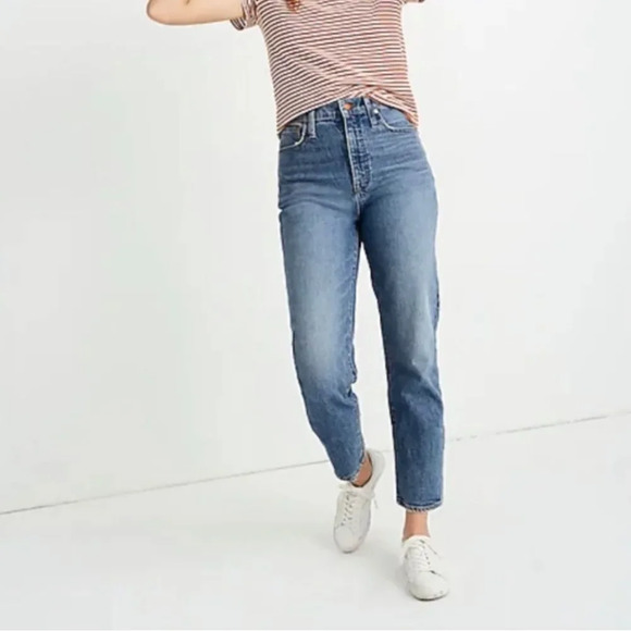 Madewell Classic Straight Jeans in Peralta Wash - Picture 1 of 13